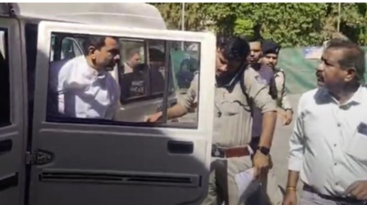 शिकायत पर कार्रवाई : नगर निगम में नेता प्रतिपक्ष और साथी को पुलिस ने किया गिरफ्तार