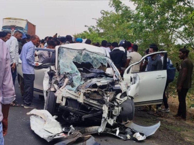 दर्दनाक हादसा : भीषण सड़क हादसे में कार सवार 4 लोगों की मौत