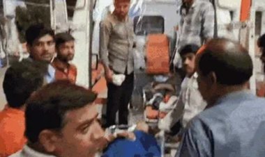 दर्दनाक हादसा : सड़क पर बैठी भैंसों को बचाने में दो कारों में हुई भिड़ंत से तीन की मौत