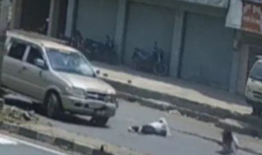 तेज रफ्तार कार ने स्कूटी सवार दो छात्राओं को उड़ाया हवा में