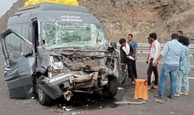 दुर्घटना : रतलाम 8 लेन पर आगे चल रहे ट्राले ने लगाया ब्रेक तो ट्रेवलर जा घुसी पीछे, 16 घायल