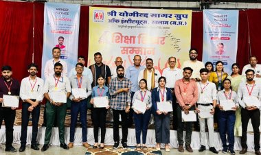 शिक्षा सरोकार : SYSITS के शिक्षा शिखर सम्मान समारोह में प्रतिभावान विद्यार्थियों का किया अभिनंदन