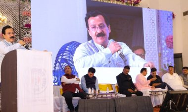 मुंबई में हिंदी पत्रकारिता दिवस का आयोजन : संचार माध्यमों से वैश्विक बनीं हैं भारतीय भाषाएं