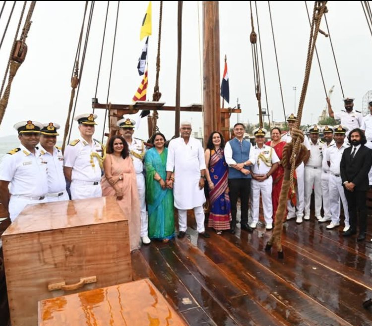 पारंपरिक रूप से निर्मित 'प्राचीन सिला जहाज' आईएनएसवी कौंडिन्य के रूप में भारतीय नौसेना में शामिल