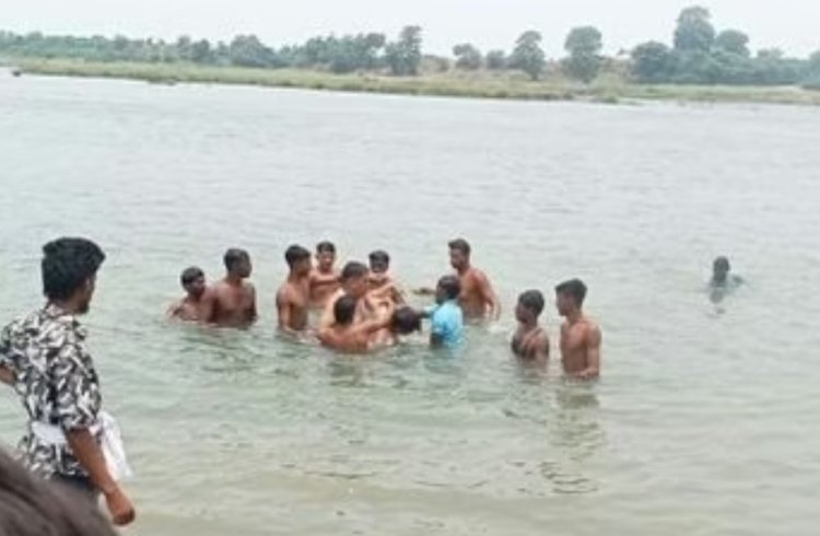 डूबने से मौत : डूब रहे दो लोगों को बचाने डूबा रामदास