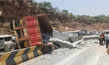 दर्दनाक हादसा : अनियंत्रित होकर ट्राला पलटा ऑटो पर, 7 की मौत