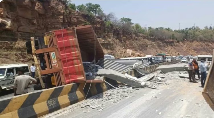 दर्दनाक हादसा : अनियंत्रित होकर ट्राला पलटा ऑटो पर, 7 की मौत