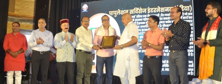 सामाजिक सरोकार : खुशी फॉउण्डेशन व दिशा एजुकेशनल सोसाइटी ने सेवा शिखर सम्मान से महान विभूतियों को नवाजा