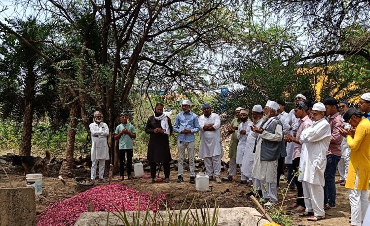 सूफी परिवार में जन्मे राष्ट्रवादी कवि, साहित्यकार, चिंतक अज़हर हाशमी को किया पैतृक गांव पिड़ावा में किया सुपुर्द-ए-खाक