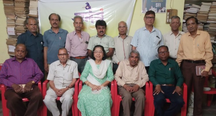 साहित्य सरोकार : मनुष्य के भावों की अभिव्यक्ति है कविता