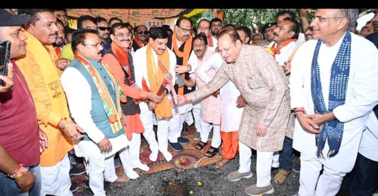 सुविधा की सौगात : रतलाम में जिला भाजपा कार्यालय के नवीन भवन निर्माण का मुख्यमंत्री ने किया भूमि पूजन