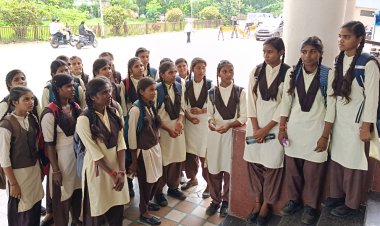 स्थितियां चिंताजनक : छात्रावास में एक लीटर दूध में 70 छात्राओं की चाय, कीड़े वाली दाल, अधपकी रोटियां, सोने को बिस्तर नहीं, हरी सब्जी कभी बनी नहीं