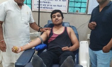 सामाजिक सरोकार : जन्मदिन सेवा कार्यों के साथ मनाने की प्रेरणा देने के लिए पिता ने 21वीं बार व पुत्र ने किया पहली बार रक्तदान 