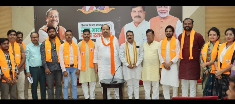 मंडल अध्यक्ष के साथ मिलकर पदाधिकारी गतिविधियों में सहभागिता करें और पार्टी को उच्च स्तर पर ले जाए 