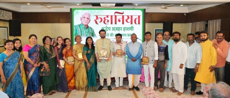 साहित्य सरोकार : सुरों से सजी सांझ से झंकृत हुए साहित्य और संगीत प्रेमी