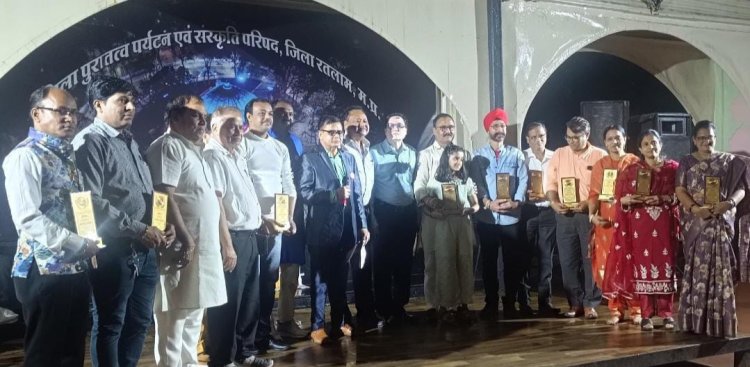 कला सरोकार : संगीत की मधुर प्रस्तुतियों के बीच नन्हीं भूमि व्यास ने गायकी का उम्दा प्रदर्शन करते हुए बटोरी तालियां