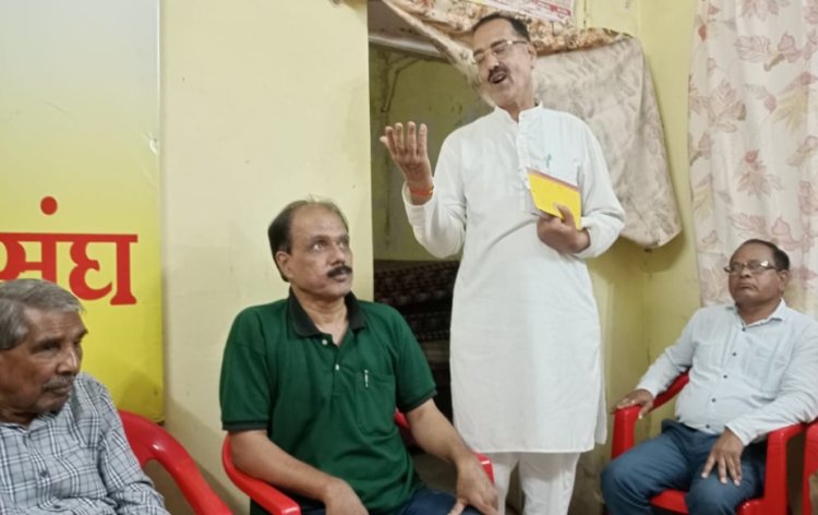 साहित्य सरोकार : रचनाकार अपने दौर की तकलीफों से बनता है