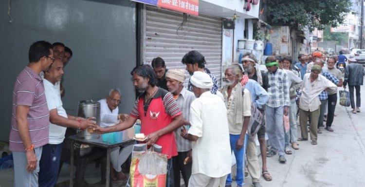 सामाजिक सरोकार : हिम्मत राजनीति में आए हो तो मानव सेवा और निर्धन की मदद करना ही रखना लक्ष्य