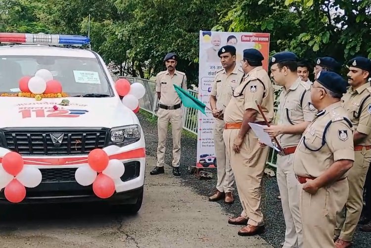 सामाजिक सरोकार : रतलाम पुलिस को मिले सुविधा युक्त 21 वाहन, डायल 112  हरी झंडी दिखाकर किया रवाना