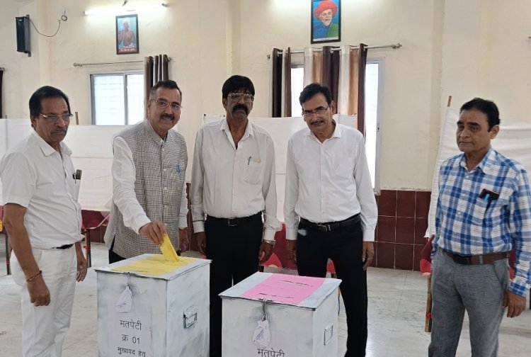 चुनाव हलचल : जिला अभिभाषक संघ के निर्वाचन में नवाचार, बेलेट पेपर पर उम्मीदवारों के फोटो भी