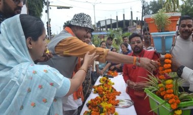 सामाजिक सरोकार : चेतक ब्रीज व पावर हाउस रोड डिवाईडरों पर हरे-भरे पौधो के गमले लगाने का हुआ श्री गणेश
