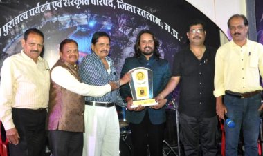 सामाजिक सरोकार : बालीवुड सिंगर आशीष मराठा के सुरों ने समां बांधा