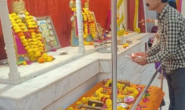धर्म संस्कृति : भगवान श्री विश्वकर्मा जी एवं औजारों का किया पूजन 