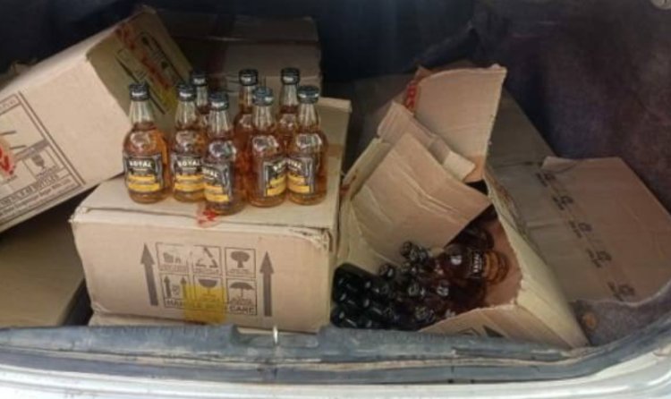 पुलिस की नाकाबंदी : गुजरात की गाड़ी ली तलाशी तो निकली अवैध शराब, हर्षित, अजय व सौरभ को किया गिरफ्तार