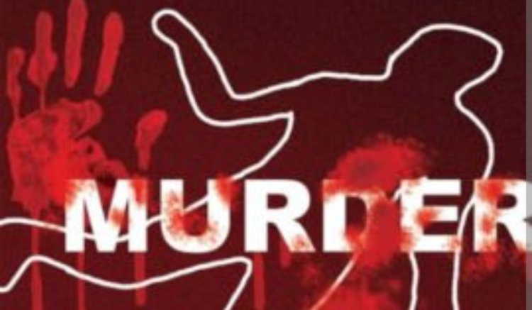 खून से लथपथ पति-पत्नी के शव मिले बेडरूम में, बेटा था दूसरे रूम में