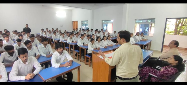 सेवा पखवाड़ा के तहत राॅयल काॅलेज में हुआ रोजगार मूलक व्याख्यान