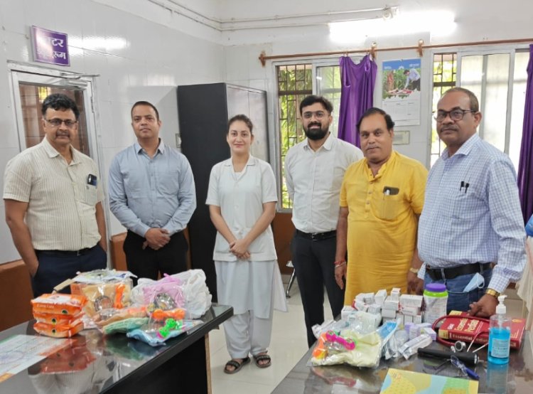 सामाजिक सरोकार : प्रियजन की स्मृति में सेवा कार्यों के तहत दिए चिकित्सालयों को दवाई व संसाधन 