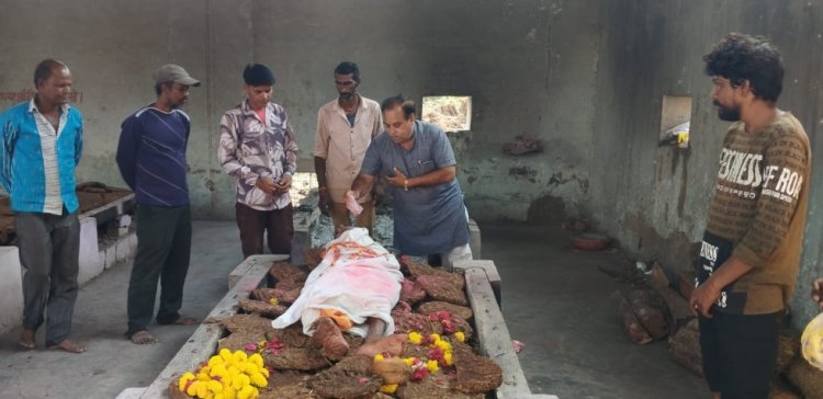 चौकी पर चर्चा में कहा एक और लावारिस का काकानी जी करवाना है अंतिम संस्कार, तो मैंने कहा कहीं वह गंगाराम तो नहीं?