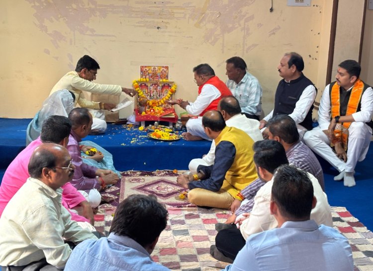 भाजपा कार्यालय में महालक्ष्मी पूजन कर की सुख-समृद्धि की कामना