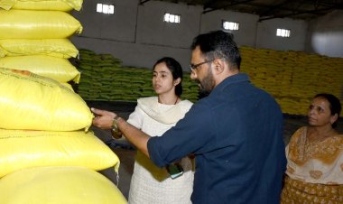 कलेक्टर की कार्रवाई : खाद गोदाम निरीक्षण के दौरान बैग मिले कम