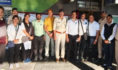 रेलवे की चौकसी : दूसरे के टिकट पर यात्रा कर रहे थे 35 यात्री