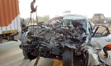 दर्दनाक हादसा : बर्थडे पार्टी मना कर आ रहे दोस्तों की कार ट्रैक्टर ट्राली में घुसी, पांचों की मौत