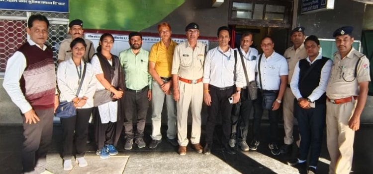 रेलवे की चौकसी : दूसरे के टिकट पर यात्रा कर रहे थे 35 यात्री