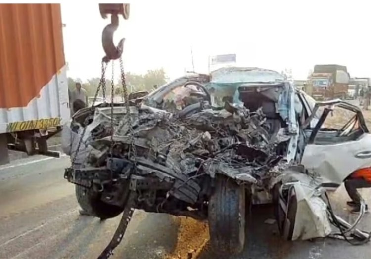 दर्दनाक हादसा : बर्थडे पार्टी मना कर आ रहे दोस्तों की कार ट्रैक्टर ट्राली में घुसी, पांचों की मौत