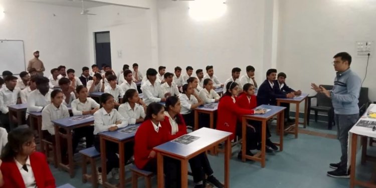 ज्ञान विज्ञान : राॅयल काॅलेज में विद्यार्थियों के स्किल डवलपमेंट के लिए आर्टिफिशियल इंटेलिजेंस पर हुई कार्यशाला