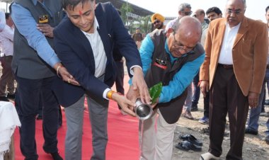 सामाजिक सरोकार : रतलाम रेलवे स्टेशन परिसर में “रेलवे–रोटरी पीस गार्डन” के निर्माण के लिए भूमिपूजन