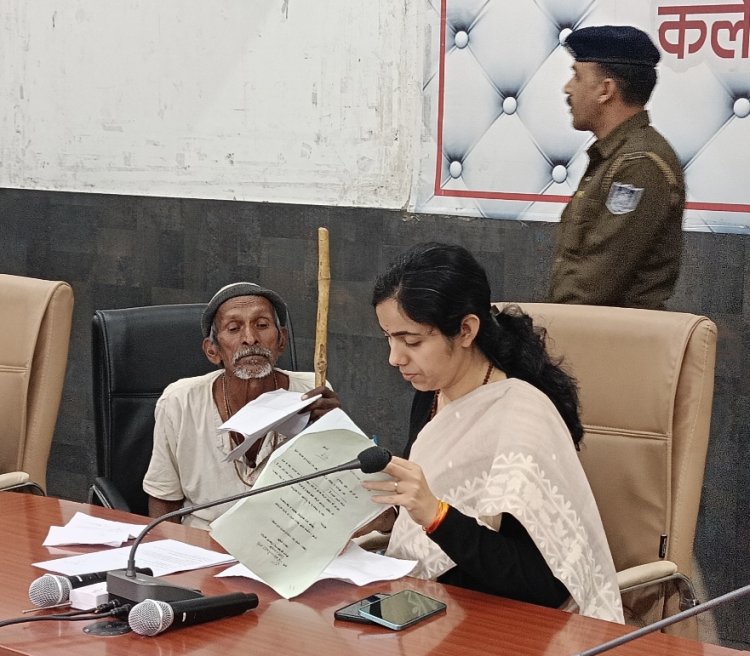 जन सुनवाई में संवेदनशीलता : लेकिन उन्होंने खड़े खड़े बुजुर्ग की सुनी समस्या, दिए निर्देश