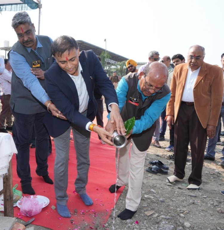 सामाजिक सरोकार : रतलाम रेलवे स्टेशन परिसर में “रेलवे–रोटरी पीस गार्डन” के निर्माण के लिए भूमिपूजन