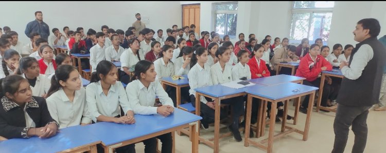 सामाजिक सरोकार : राॅयल काॅलेज में बाल विवाह मुक्त भारत अभियान को लेकर किया संवाद