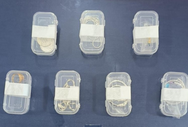 चोरी किए गए सामान के साथ आरोपी मोनु जुगाड़ पुलिस की गिरफ्त में