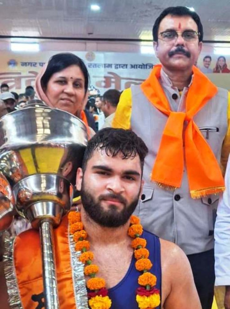 रतलाम महापौर केसरी का खिताब हासिल किया मोक्ष चतुर्वेदी ने