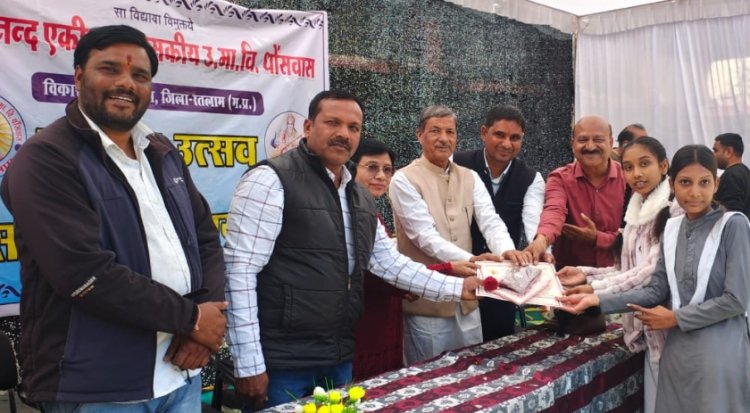 सामाजिक सरोकार : प्रतिभाओं को किया सम्मानित, दिए पुरस्कार, खिले चेहरे