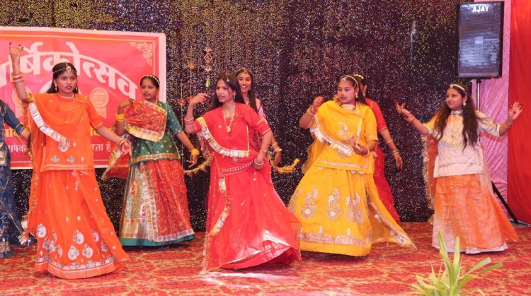 देश के विभिन्न राज्यों की सांस्कृतिक विविधताओं को नृत्य, मूक अभिनय और गीतों के माध्यम से किया प्रस्तुत 