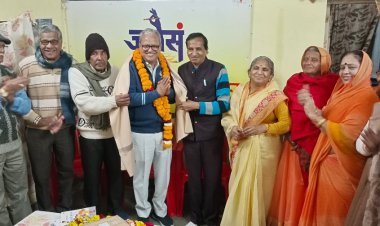 साहित्य सरोकार : व्यक्ति के सोए अंतर्मन को जगाता है रचनाकार