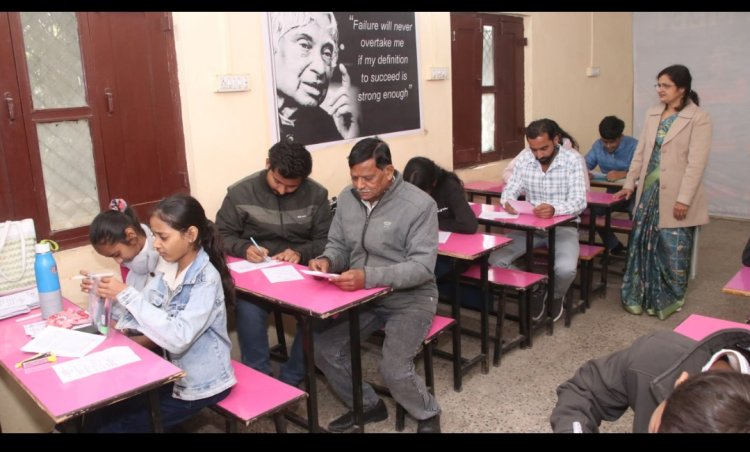 धर्म संस्कृति : बच्चों के साथ बड़े- बुजुर्ग भी शामिल हुए रामायण परीक्षा में