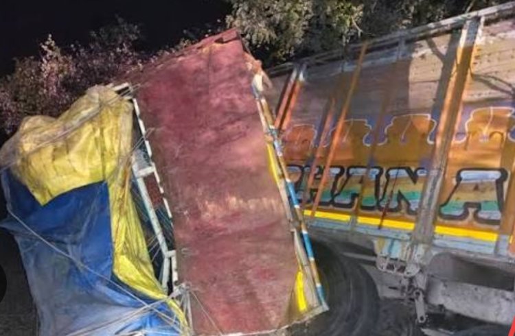 ...और ऐसे आई मौत : घाटी पर आगे चढ़ने की बजाय पीछे लुढ़का ट्रक, पिकअप वाहन को लिया चपेट में, तीन की मौत